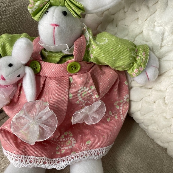 Adorable Sitting Bunny w Bunny! - Picture 6 of 8